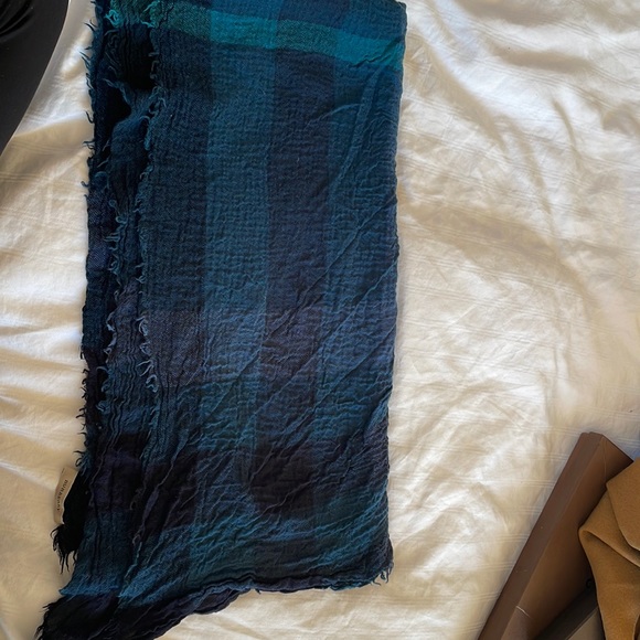 Authentic Burberry shawl / scarf in checkered blue. Worn once - Picture 2 of 3